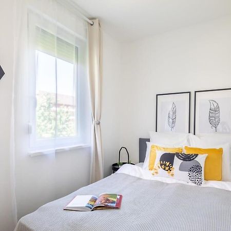 Sunny Balcony - Cute And Cozy Apartment Budapest Bagian luar foto