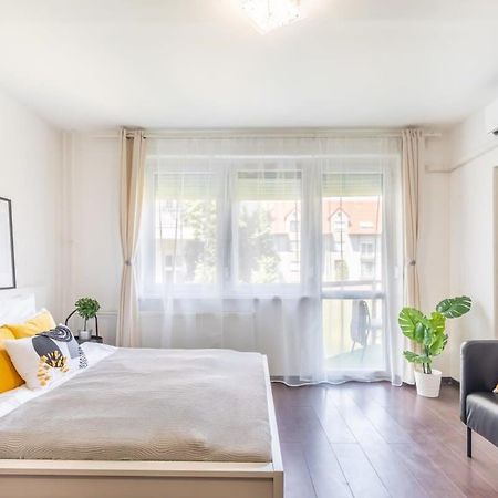 Sunny Balcony - Cute And Cozy Apartment Budapest Bagian luar foto