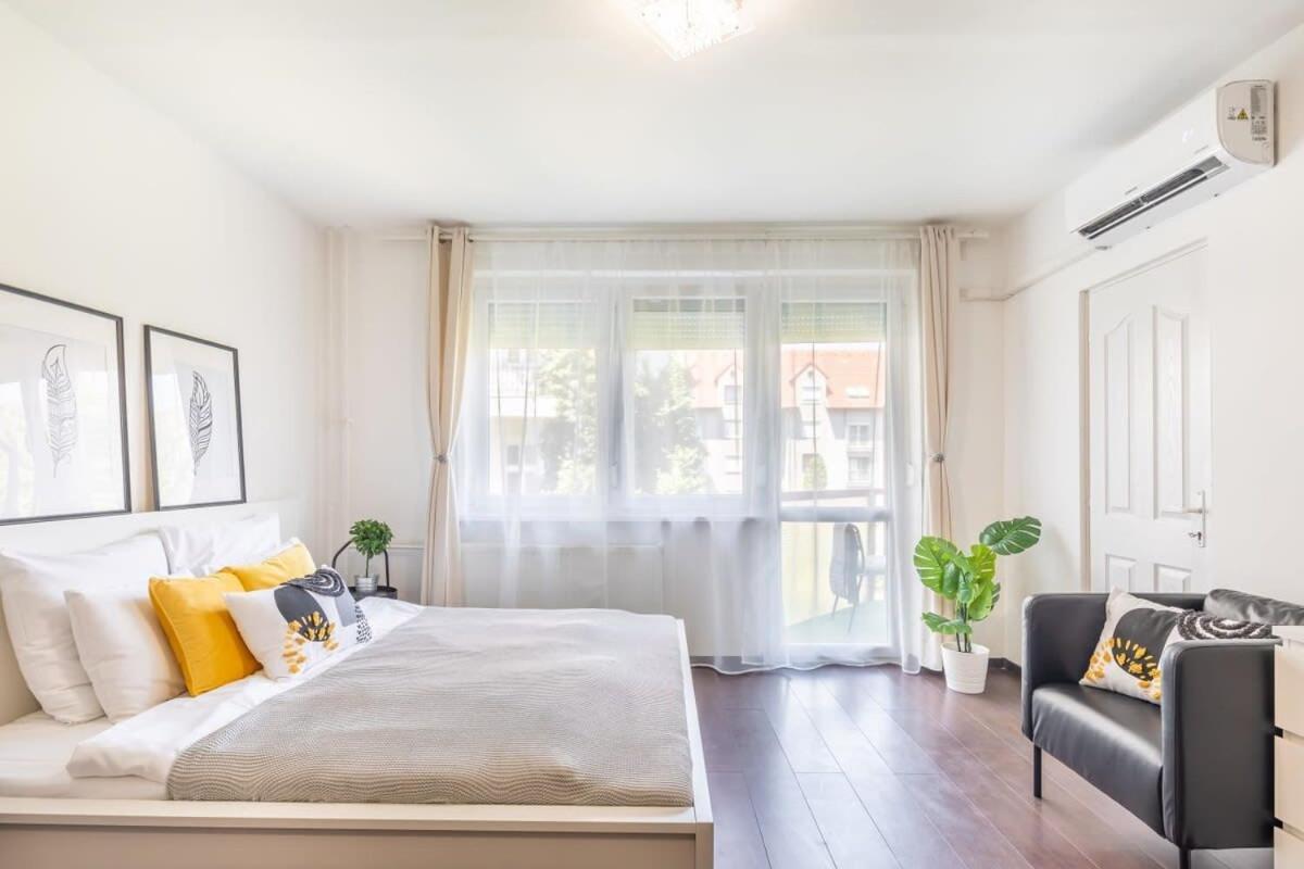 Sunny Balcony - Cute And Cozy Apartment Budapest Bagian luar foto