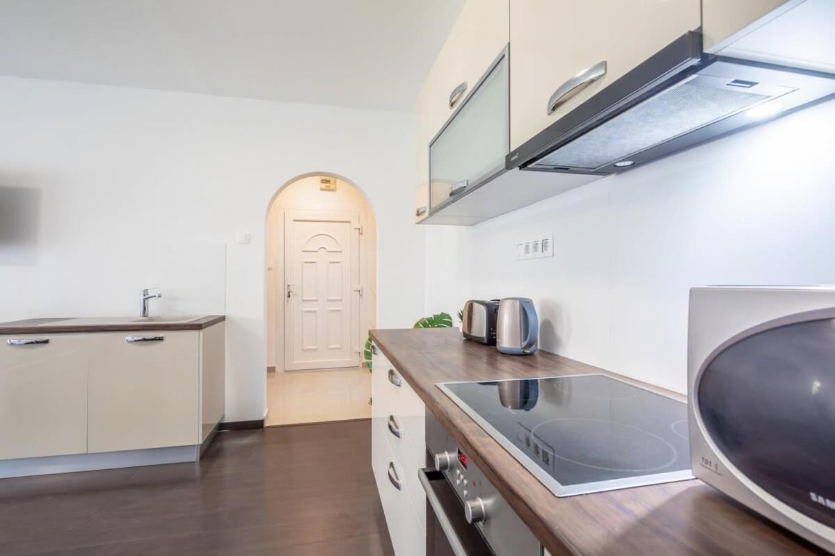 Sunny Balcony - Cute And Cozy Apartment Budapest Bagian luar foto