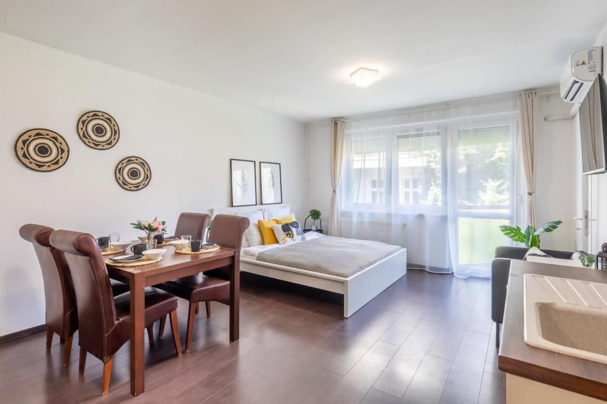 Sunny Balcony - Cute And Cozy Apartment Budapest Bagian luar foto