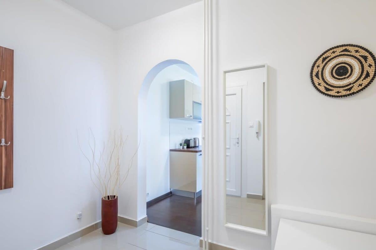 Sunny Balcony - Cute And Cozy Apartment Budapest Bagian luar foto
