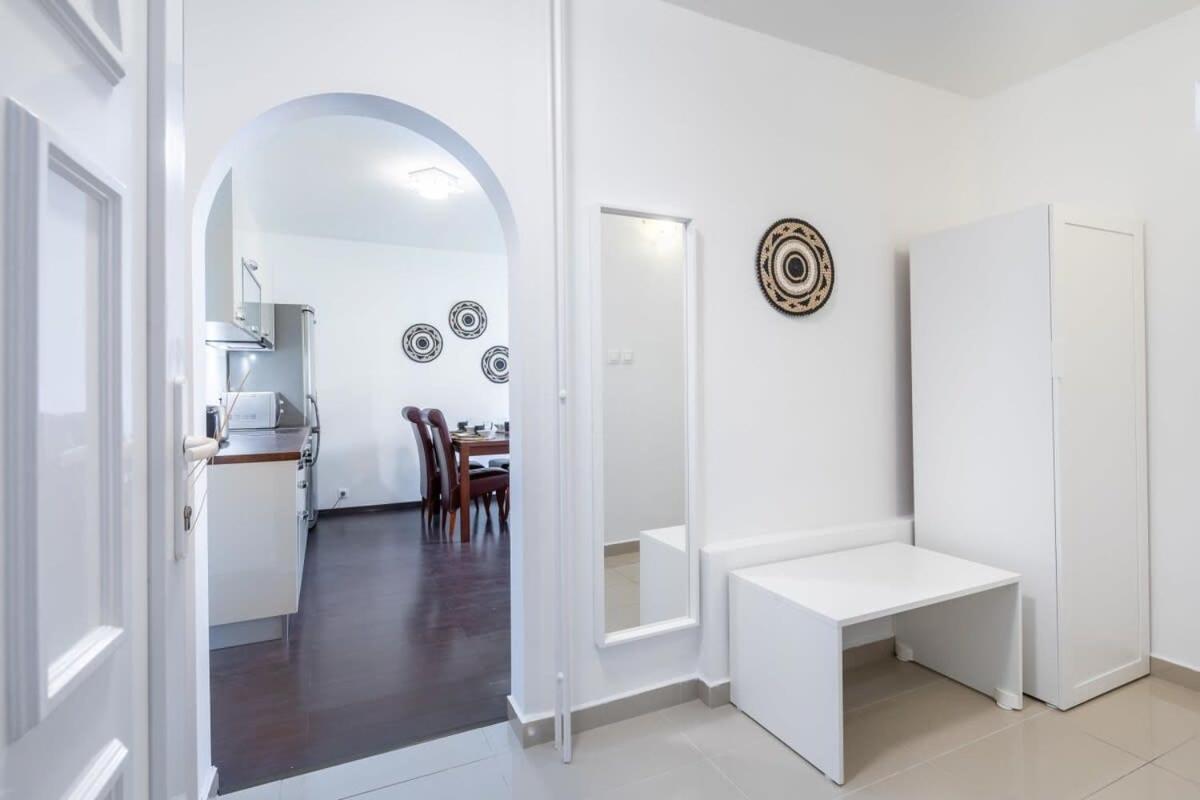 Sunny Balcony - Cute And Cozy Apartment Budapest Bagian luar foto