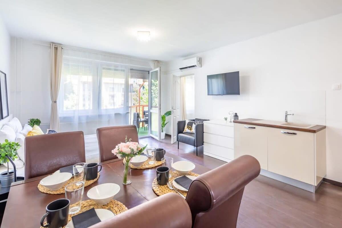 Sunny Balcony - Cute And Cozy Apartment Budapest Bagian luar foto
