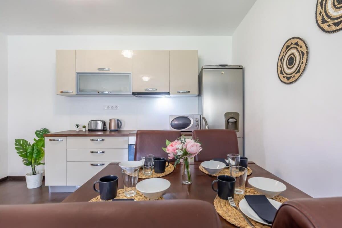 Sunny Balcony - Cute And Cozy Apartment Budapest Bagian luar foto