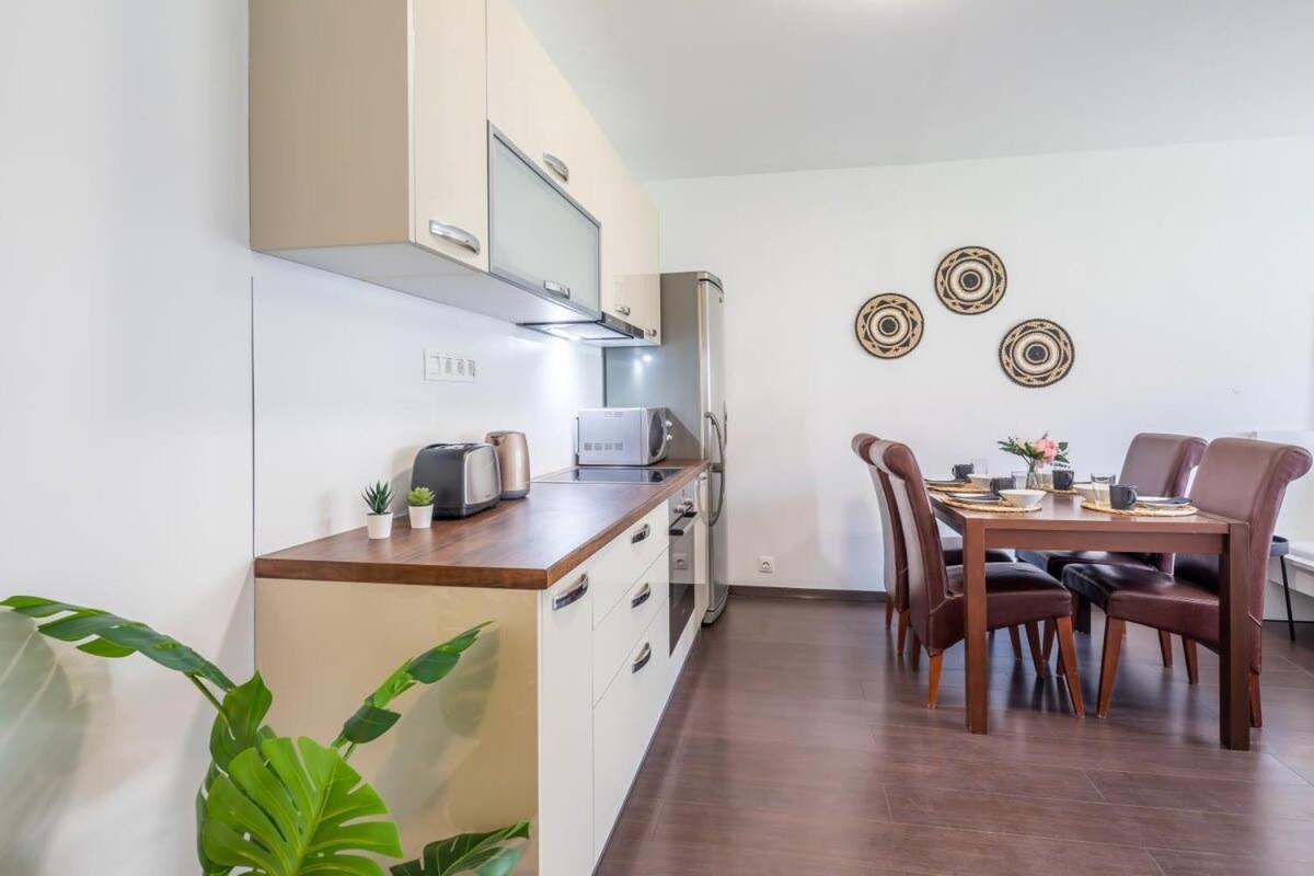 Sunny Balcony - Cute And Cozy Apartment Budapest Bagian luar foto