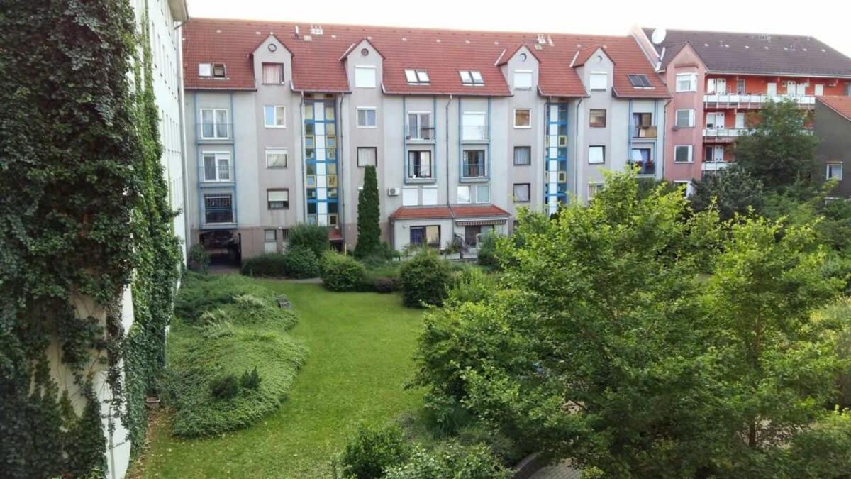 Sunny Balcony - Cute And Cozy Apartment Budapest Bagian luar foto