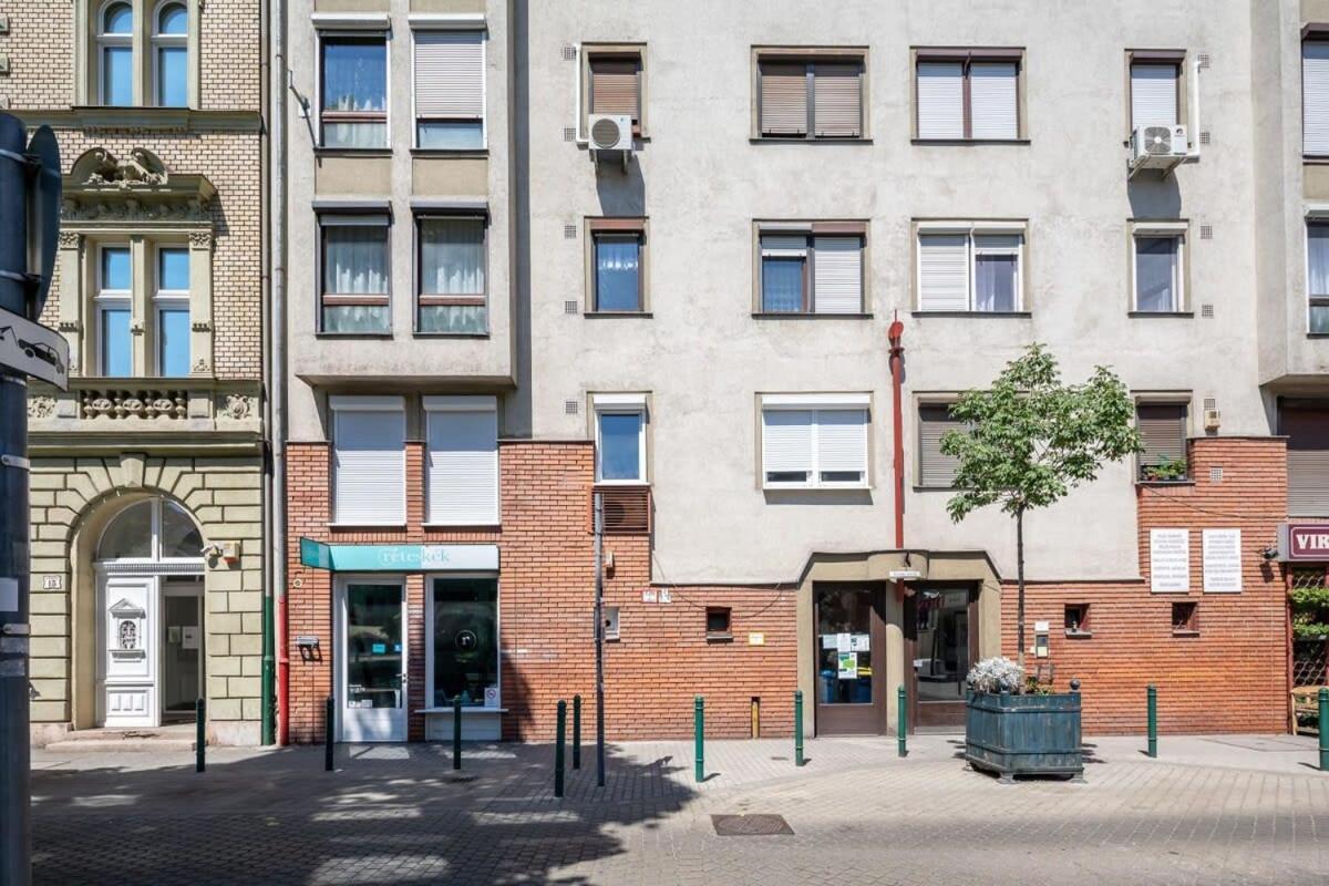 Sunny Balcony - Cute And Cozy Apartment Budapest Bagian luar foto